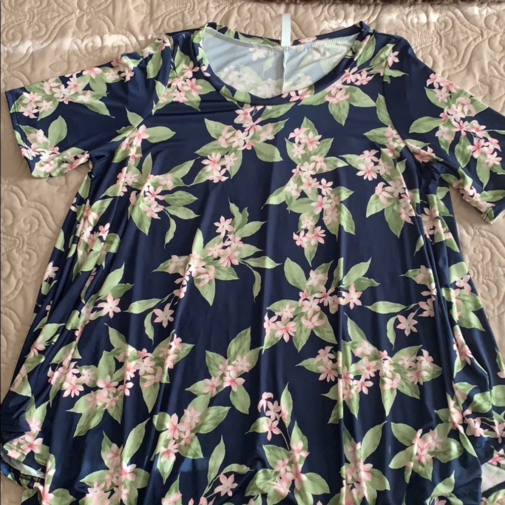 NWOT Cute Floral Top